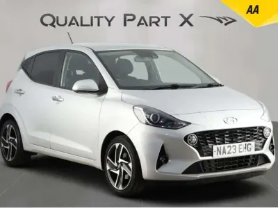 Usado Hyundai i10 Premium 84 CV (61 kW) 2023 Gris Utilitario