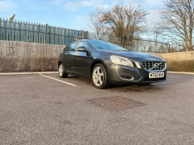 Usado Volvo V60 SE Lux 2011 Gris Familiar