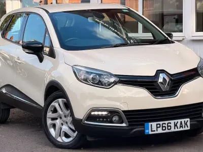 Used Renault Captur Dynamique 90 HP (66 kW) 2017 Cream SUV
