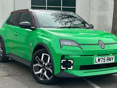 New Renault R5 Komfort 110 kW (150 HP) 2025 Twotone metallic  pop green with black roof + red roof line  Hatchback