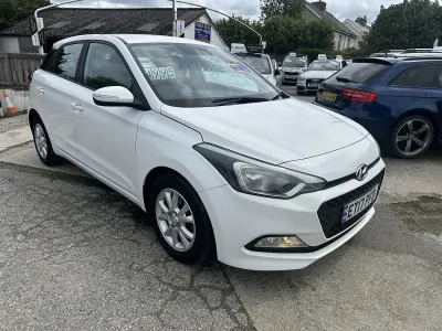 Used Hyundai i20 SE 84 HP (61 kW) 2017 White Hatchback