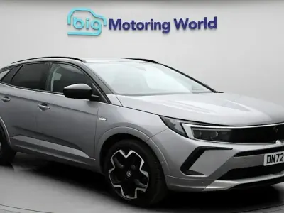 Begagnad Vauxhall Grandland X Ultimate 131 HK (96 kW) 2024 SUV