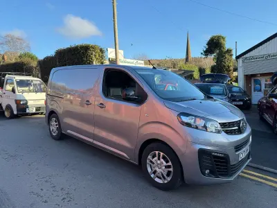 Używany Vauxhall Vivaro Sportive 100 KM (73 kW) 2022 Szary Minivan