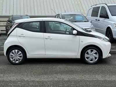Used Toyota Aygo X-play 68 HP (50 kW) 2016 White Hatchback