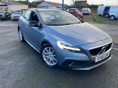 Blue Used 2018 Volvo V40 Pro Hatchback | £6,995 (Fair price)
