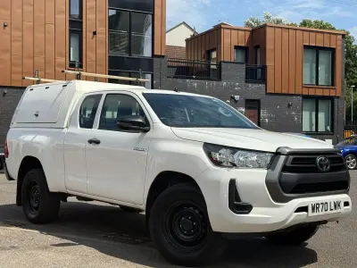 Used Toyota HiLux Active 150 HP (110 kW) 2021 White Pickup
