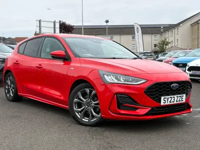 Used Ford Focus ST-Line 125 HP (91 kW) 2023 Red Hatchback