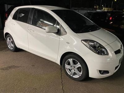 Used Toyota Yaris 101 HP (74 kW) 2010 White Hatchback