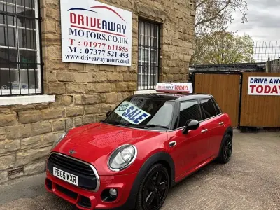 Używany Mini Cooper Hatch 136 KM (100 kW) 2015 Czerwony Hatchback