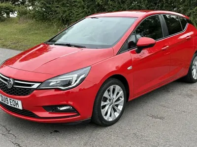 Used Vauxhall Astra Design Edition 105 HP (77 kW) 2019 Red Hatchback