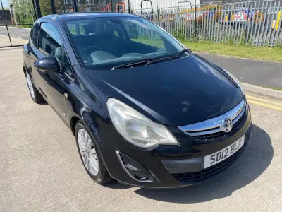 Begagnad Vauxhall Corsa 2012 Svart Halvkombi
