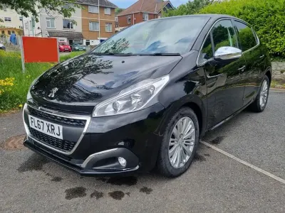 Używany Peugeot 208 Allure 2017 Czarny Hatchback