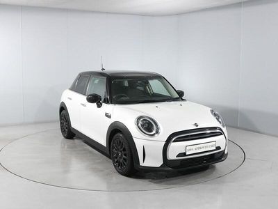 Usado Mini Cooper Classic 134 HP (98 kW) 2023 Branco Citadino