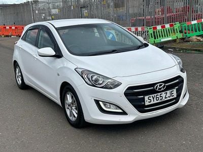 Used Hyundai i30 SE 110 HP (80 kW) 2015 White Hatchback