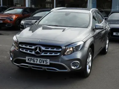 Usado Mercedes GLA200 Executive 136 HP (100 kW) 2017 Cinzento SUV