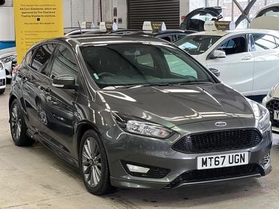 Used Ford Focus ST-Line 140 HP (102 kW) 2017 Grey Hatchback