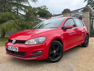 Usado VW Golf VII Match 105 HP (77 kW) 2015 Vermelho Citadino