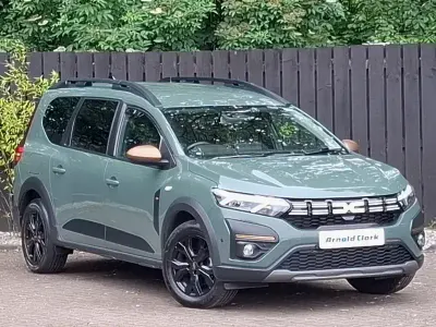Used Dacia Jogger Extreme 140 HP (102 kW) 2024 Green MPV