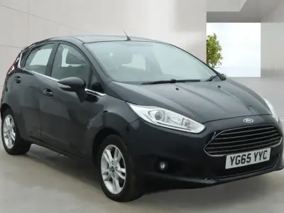 Usado Ford Fiesta Zetec 82 HP (60 kW) 2015 Preto Citadino