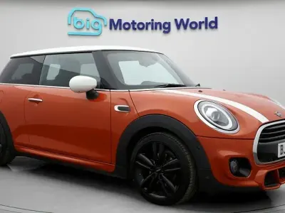 Używany Mini Cooper Hatch 136 KM (100 kW) 2020 Pomarańczowy Hatchback