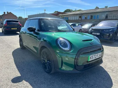 Usado Mini Cooper S Hatch 135 kW (184 HP) 2023 Verde Citadino