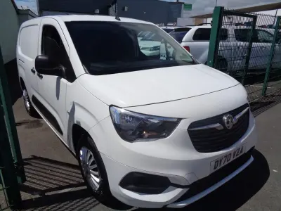 Used Vauxhall Combo Sportive 100 HP (73 kW) 2020 White MPV