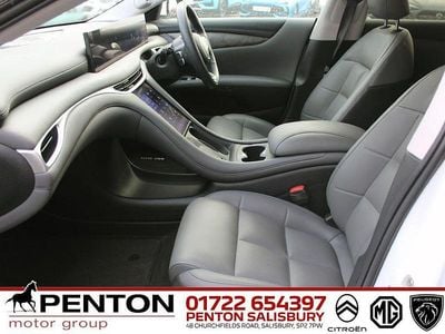 Used MG IM5 300 kW (408 HP) 2025 White Hatchback