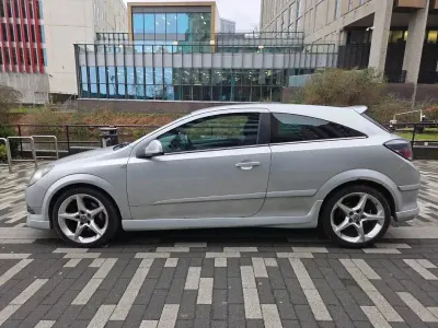 Used Vauxhall Astra SRi 150 HP (110 kW) 2010 Silver Hatchback