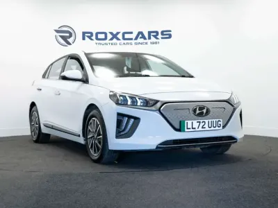 Begagnad Hyundai Ioniq Premium 100 kW (136 HK) 2023 Vit Halvkombi