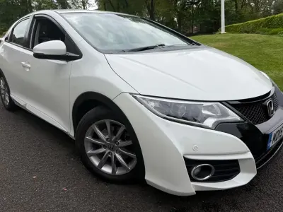 Begagnad Honda Civic SE Plus 120 HK (88 kW) 2015 Vit Halvkombi