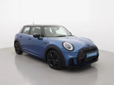 Używany Mini Cooper Premium 134 KM (98 kW) 2023 Niebieski Hatchback