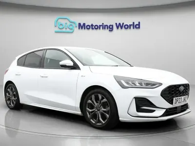 Second-hand Ford Focus ST-Line 125 CP (91 kW) 2023 Alb Hatchback
