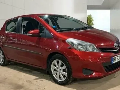 Used Toyota Yaris Multidrive S 99 HP (72 kW) 2013 Red Hatchback