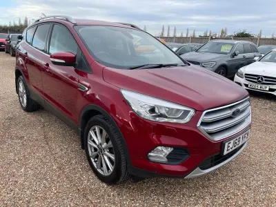 Usado Ford Kuga Titanium 150 CV (110 kW) 2019 Rojo SUV