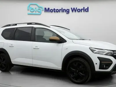 Used Dacia Jogger Extreme 141 HP (103 kW) 2024 White MPV