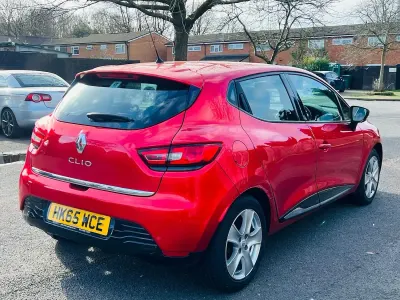 Usado Renault Clio IV Dynamique 75 CV (55 kW) 2015 Rojo Utilitario