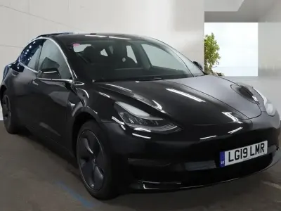 Używany Tesla Model 3 Standard Range Plus 239 kW (325 KM) 2019 Sedan/Limuzyna