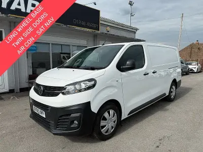 Used Vauxhall Vivaro 100 HP (73 kW) 2019 White MPV