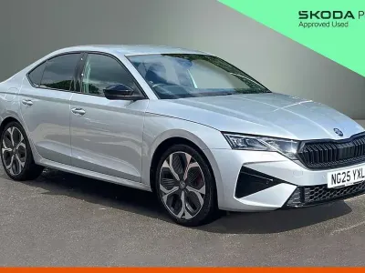Usado Skoda Octavia vRS 265 CV (194 kW) 2025 Plateado Utilitario