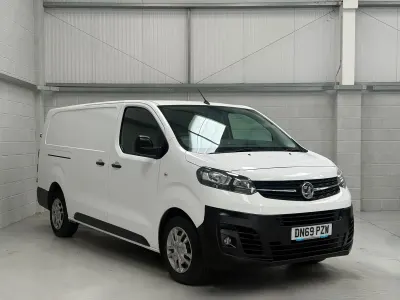 Used Vauxhall Vivaro 100 HP (73 kW) 2019 White MPV
