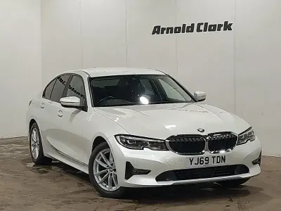 Begagnad BMW 320 Comfort Edition 190 HK (139 kW) 2020 Vit Sedan