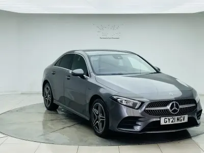 Usado Mercedes A250 AMG line 218 HP (160 kW) 2021 Cinzento Sedan