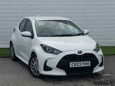 Used Toyota Yaris 116 HP (85 kW) 2023 White Hatchback