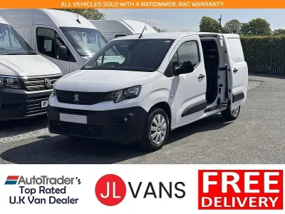 Gebraucht Peugeot Partner Premium 131 PS (96 kW) 2022 Weiß Van / Kleinbus