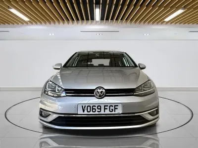 Begagnad VW Golf VII Match 150 HK (110 kW) 2019 Silver Halvkombi
