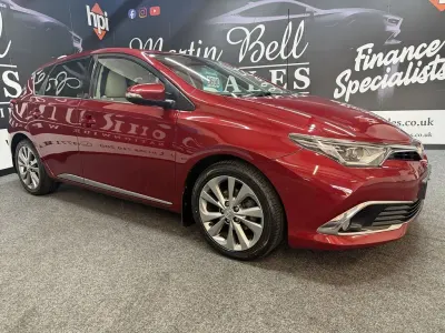 Used Toyota Auris 2018 Red Hatchback