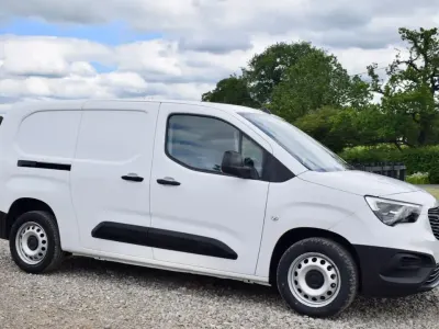 Used Vauxhall Combo 100 HP (73 kW) 2022 White MPV