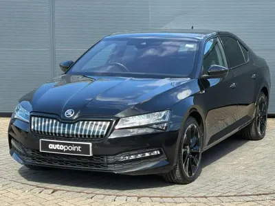 Gebraucht Skoda Superb SportlinePlus 214 PS (157 kW) 2023 Schwarz Kleinwagen