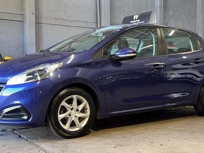 Używany Peugeot 208 Active 82 KM (60 kW) 2015 Niebieski Hatchback