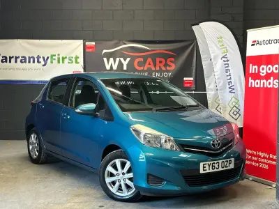 Used Toyota Yaris 99 HP (72 kW) 2013 Turquoise Hatchback